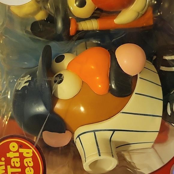 New in Box: Hasbro Mr Potato Head Sports Spud NY Yankees - Picture 9 of 10